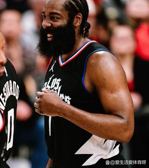 皇马19岁球星陷绝境，父亲引圣经怒怼俱乐部，一月转会成定局？（皇马19岁新星深陷困局，父亲援引圣经怒批俱乐部，冬窗转会在即？）