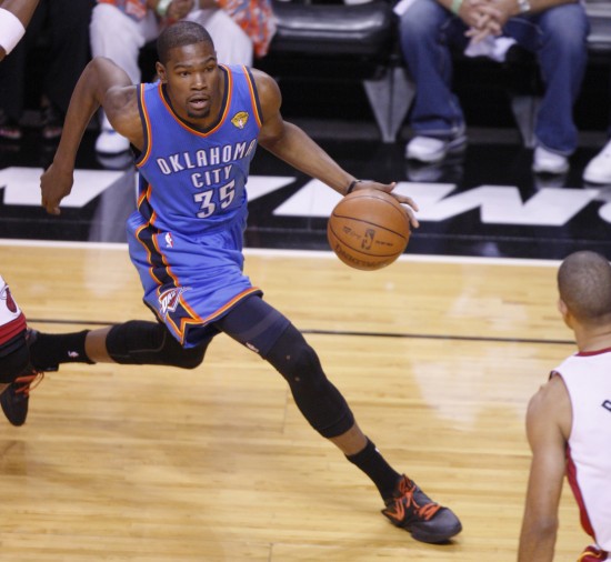 维尼修斯在所有体育场继续制造混乱（维尼修斯在各大球场依旧掀起风波）