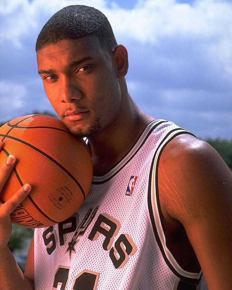 环足奖年度最佳中场候选：维尔茨、若昂-内维斯、佩德里在列（环足奖年度最佳中场候选名单出炉：维尔茨、若昂-内维斯、佩德里入选）