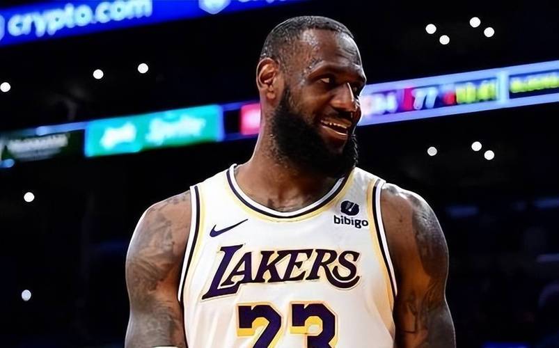 TA：多家豪门关注小将斯密特，阿尔克马尔对其估价约6000万欧（TA：阿尔克马尔为小将斯密特标价约6000万欧，多家豪门正在关注）