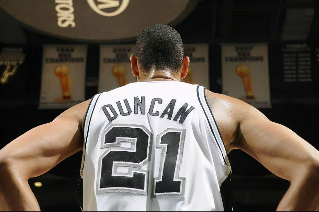 世体：戴上面具的加西亚像个超级英雄，他是弗里克的王牌球员（世体：佩戴面具的加西亚宛如超级英雄，弗里克麾下的王牌球员）