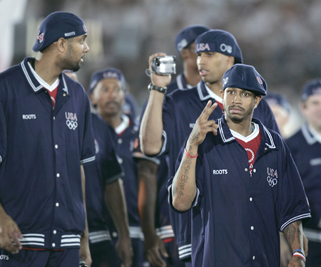 梅西再创纪录引全场欢呼（梅西再破纪录，全场沸腾）